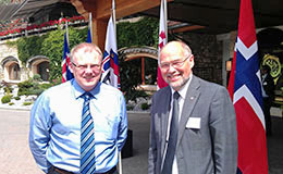 Delegasjonsleder Svein Roald Hansen og hans islandske kollega Árni Thór Sigurdsson.