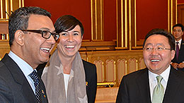 Stortingets visepresident Akhtar Chaudhry, leder av utenriks- og forsvarskomiteen Ine M. Eriksen Søreide og Mongolias president Tsakhiagiin Elbegdorj.
