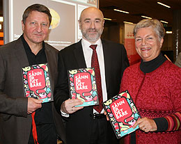 Rektor på Fyrstikkalleen skole, Morten Olsen, sammen med Dag Terje Andersen og Kirsti Kolle Grøndahl på boklansering.