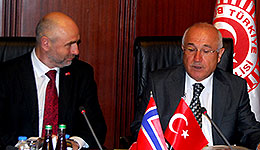 Dag Terje Andersen og parlamentspresident Cemil Çiçek.