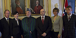 Fra venstre ser vi representantene Jan Arild Ellingsen og Ine Marie Eriksen Søreide, Afhanistans president Hamid Karzai, stortingspresident Dag Terje Andersen og representantene Laila Gustavsen og Snorre Valen.