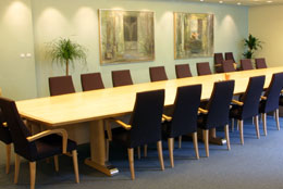 bilde av et komiterom