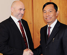 Stortingspresident Dag Terje Andersen og Swhe Mann, presidenten i Underhuset i Myanmar.