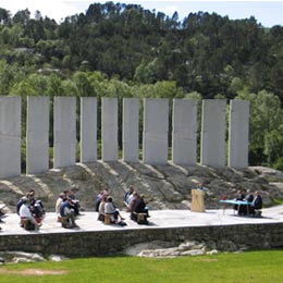 Fylkestinget på Tinghella/Gulatinget. Foto: Sogn og Fjordane fylkeskommune.