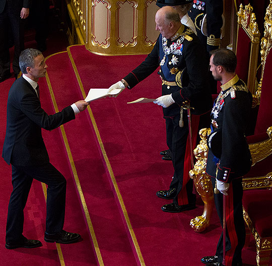 Statsminister Jens Stoltenberg, H.M. Kong Harald V og H.K.H. Kronprins Haakon.