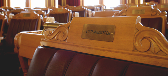 Statsministerens stol i stortingssalen.