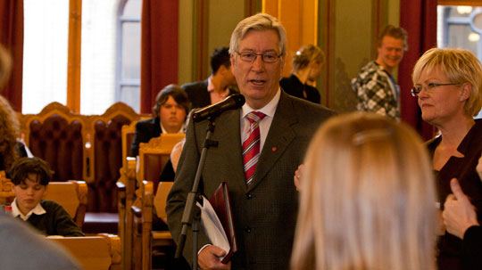 Finansminister Sigbjørn Johnsen og kunnskapsminister Kristin Halvorsen svarte på mange spørsmål under Barnas Spørretime.