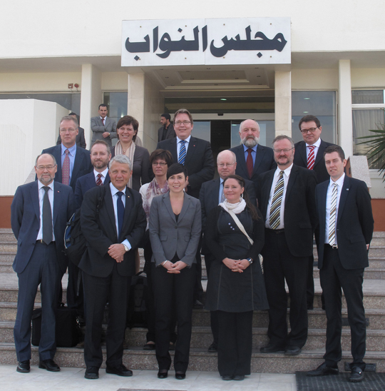 Utenriks- og forsvarskomiteen utenfor det jordanske parlament.