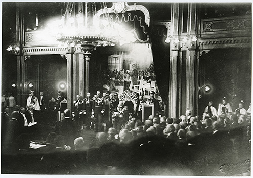 Kong Oscar 2. og kronprins Gustav åpner Stortinget i 1903. Foto: Stortinget.
