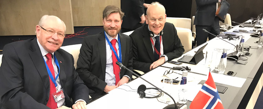 Fra venstre: Martin Kolberg (A), Christian Tybring-Gjedde (FrP) og Michael Tetzschner (H). Foto: Stortinget