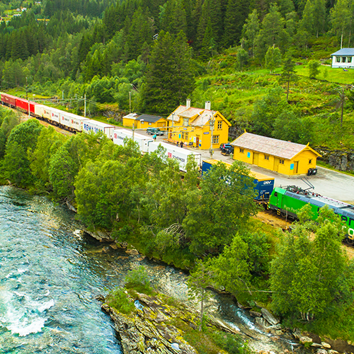 Godstog ved Reimegrend stasjon. Foto: iStock.