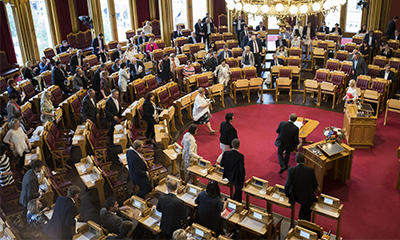 Alle grunnlovsforslag skal legges frem i stortingssalen før et stortingsvalg. Slik kan du være med å påvirke Grunnloven gjennom stemmeseddelen. Foto: Stortinget.