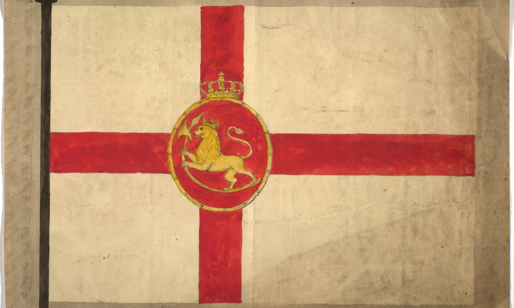 Forslag til flagg fra mai 1821, utstilt i Stortinget som nr. 16. Rødt kors på hvit bakgrunn med riksløve i rød sirkel på midten.
