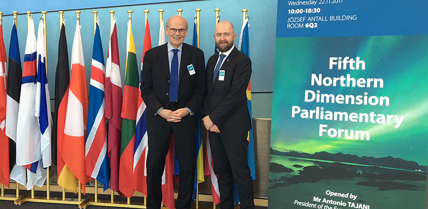 Michael Tetzschner (H) og Eirik Sivertsen (A) deltok på konferansen. Foto: Stortinget.