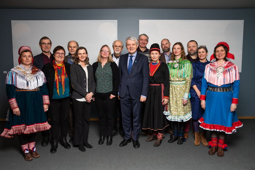 Sannhets- og forsoningskommisjonen, også med sekretariatet. Foto: Stortinget