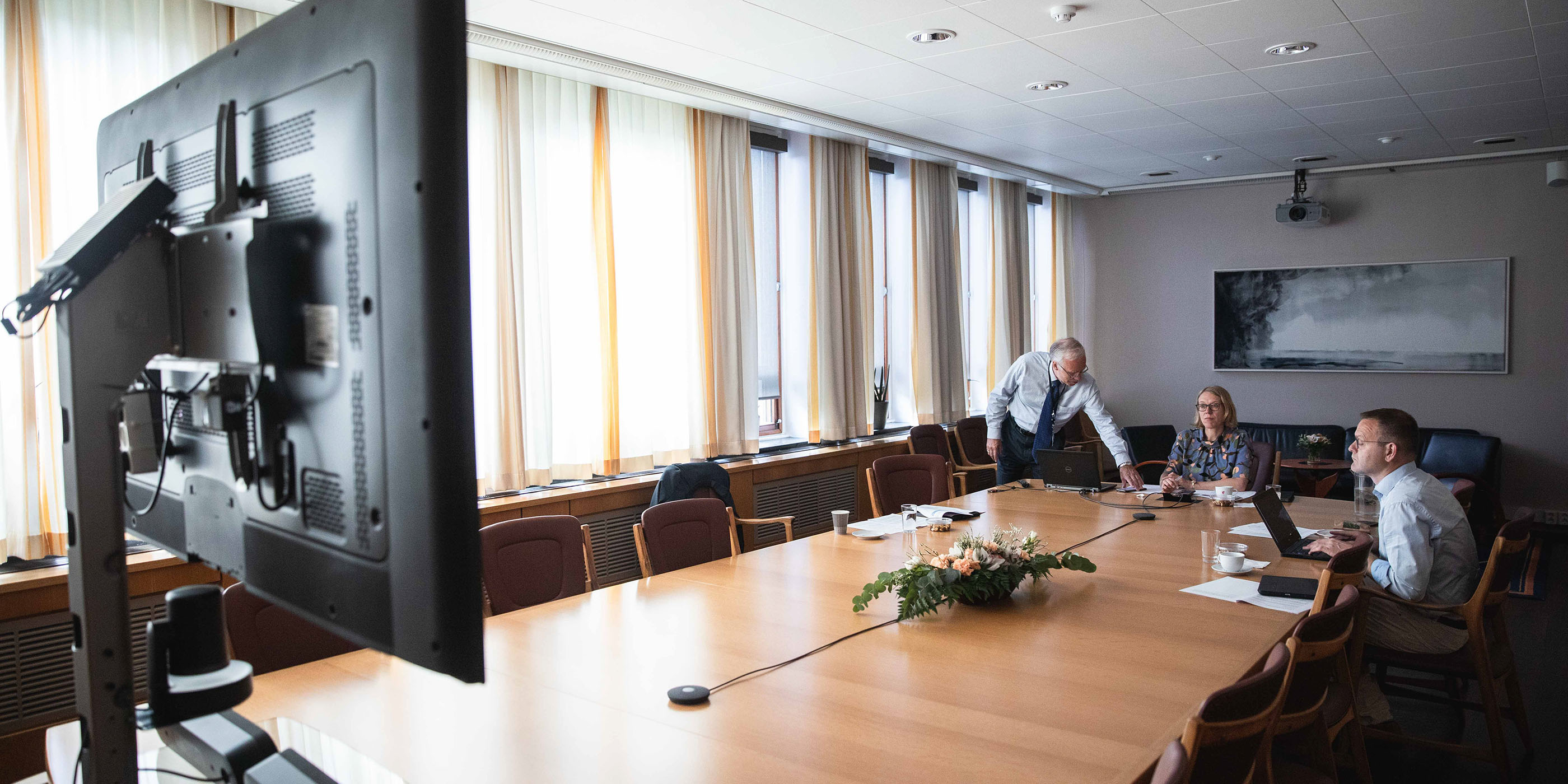 Anniken Huitfeldt (A), leiar i utanriks- og forsvarskomiteen, leia møtet frå norsk side. Foto: Stortinget.