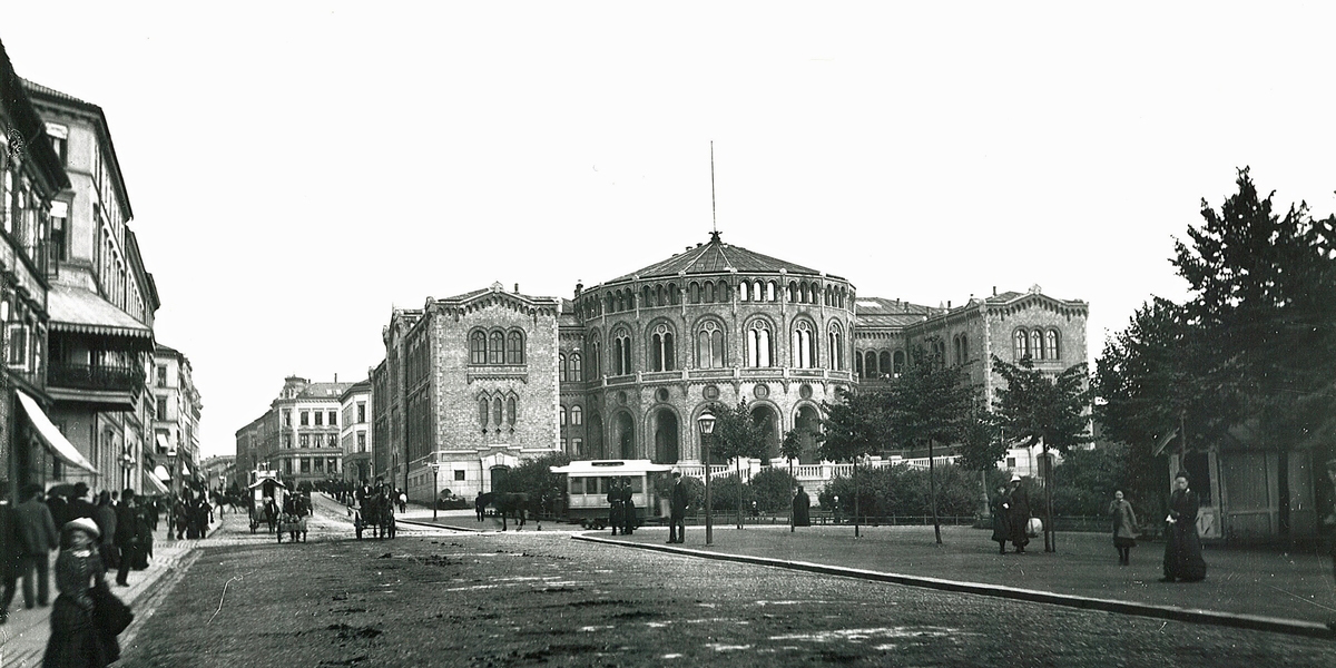 Stortingsbygningen, 1883. Foto: Oslo museum