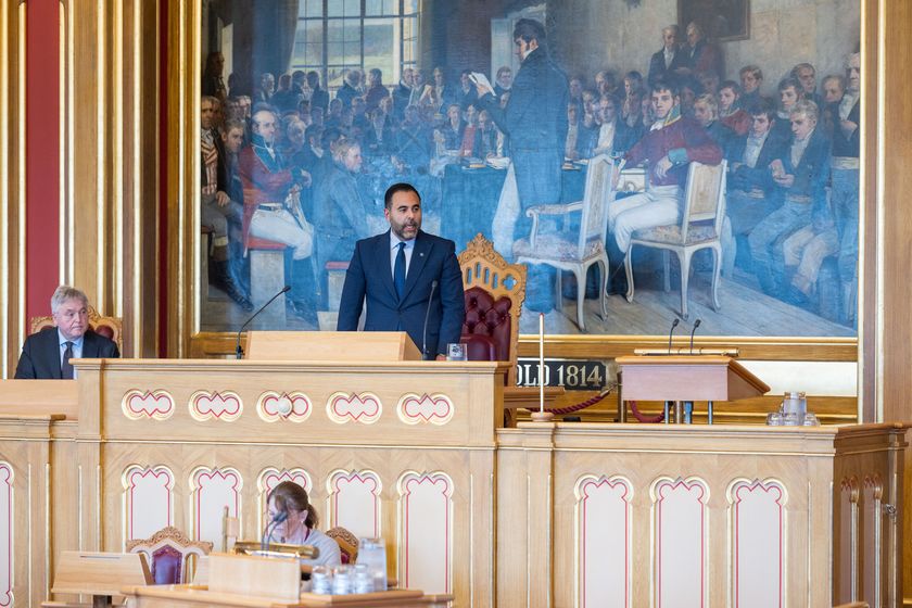 – For litt over ni måneder siden gikk mange av dere inn dørene på Løvebakken for første gang som stortingsrepresentanter. Antallet representantforslag som er fremmet tyder på at dere er godt i gang, sa stortingspresident Masud Gharahkhani da han holdt tale på slutten av stortingsmøtet fredag 19. juni.