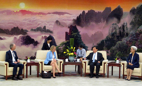 Komiteen i møte med viseformann Wang Chen i Folkekongressen. Foto: Stortinget.