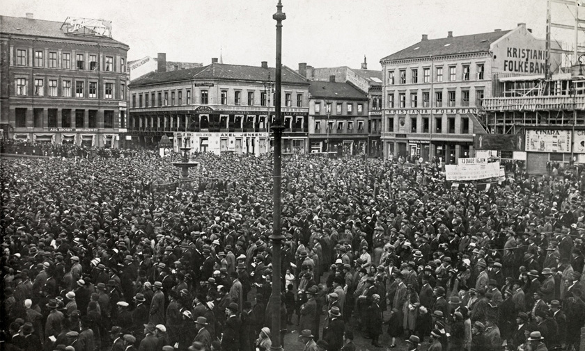  Folkemengde på Youngstorget i 1933. Foto: Arbeiderbevegelsens arkiv og bibliotek