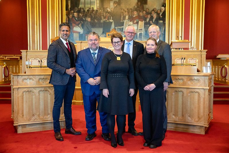 Stortinget ble konstituert i dag. Presidentskap ble valgt. F.v. Abid Q Raja, 5. visepresident, Morten Wold 2. visepresident, Tone Trøen, stortingspresident, Magne Rommetveit, 3. visepresident, Eva Kristin Hansen, 1. visepresident og Nils T. Bjørke, 4. visepresident. Foto: Stortinget