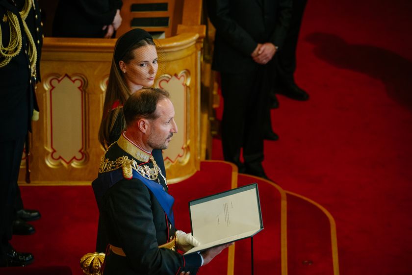 Kong Haakon avla ed til Stortinget 1. september 2026
