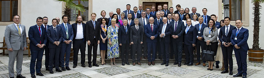 Cosac samla leiarar og medlemmar av europakomiteane i nasjonale parlament i dei 27 EU-land. Foto: Czech Senate.