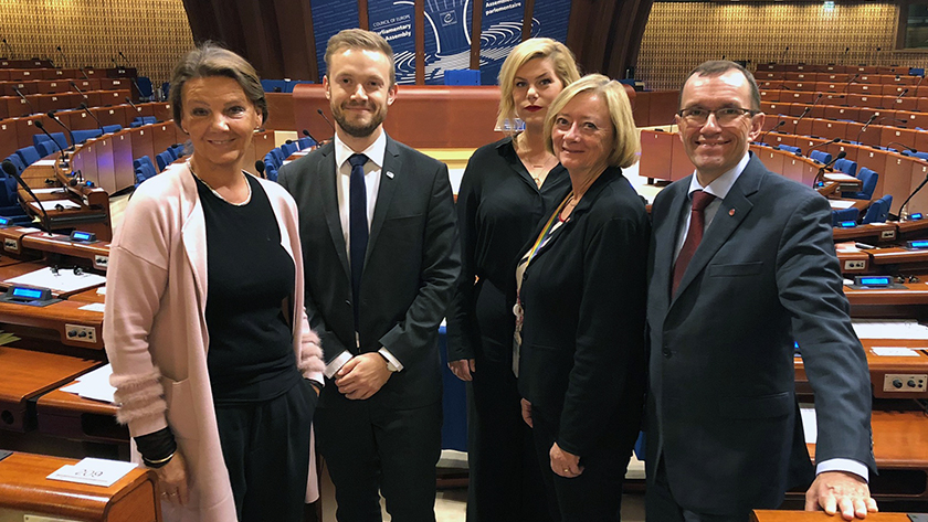 Ingjerd Schou, Vetle Wang Soleim, Jette Christensen, Lise Christoffersen, Espen Barth Eide. Foto: Stortinget.