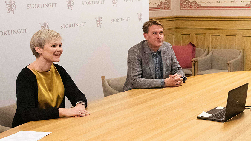 Åsunn Lyngedal og Kårstein Eidem Løvaas er møteledere for konferansen. Foto: Stortinget.