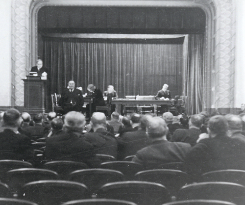Statsminister Nygaardsvold taler i stortingsmøtet på Hamar 9. april 1940. Foto: Stortinget/Karl Korneliussen Kleppe