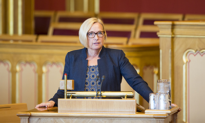 Parlamentarisk leder i Senterpartiet Marit Arnstad på talerstolen. Foto: Stortinget.