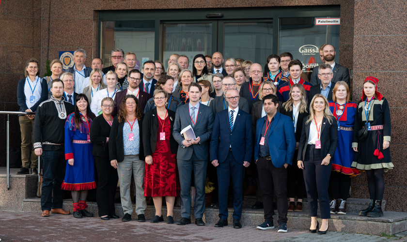 Årets konferanse i Rovaniemi samlet rundt 60 deltakere. Fra Stortinget deltok Helge Orten (H), Kathy Lie (SV) og Himanshu Gulati (FrP). Foto: Finske riksdagen.