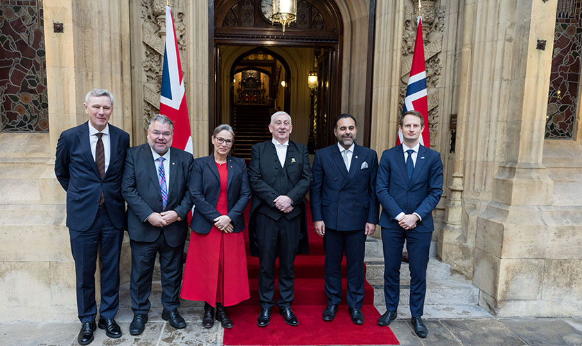The Storting’s delegation during the visit. From left: Norway’s Ambassador to the United Kingdom, Tore Hattrem; Morten Wold; Trine Lise Sundnes; Sir Lindsay Hoyle; Masud Gharahkhani; and Aleksander Stokkebø