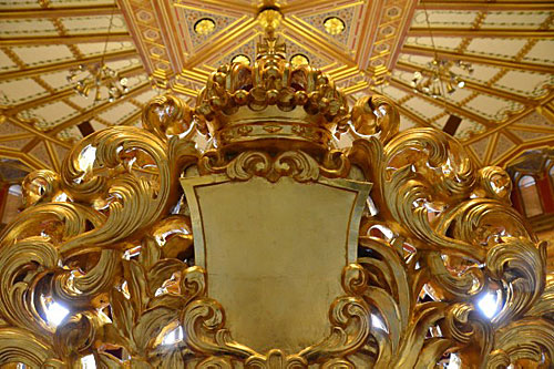 Baksiden av tronstolen som Kongen bruker under den årlige åpningen av Stortinget.