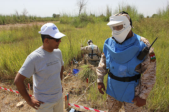Akhtar Chaudhry under besøket til Pyanj, Tadsjikistan