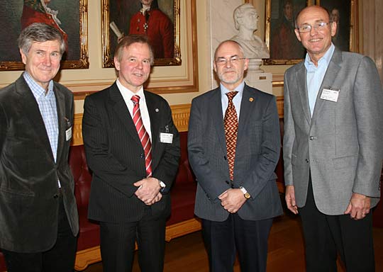 Fra venstre: Professor Knut Heidar, Universitetet i Oslo, rektor Sigmund Grønmo, Universitetet i Bergen, rektor Ole Petter Ottersen, Universitetet i Oslo og professor Tore Grønli, Universitetet i Bergen i Eidsvollsgalleriet i stortingsbygningen.