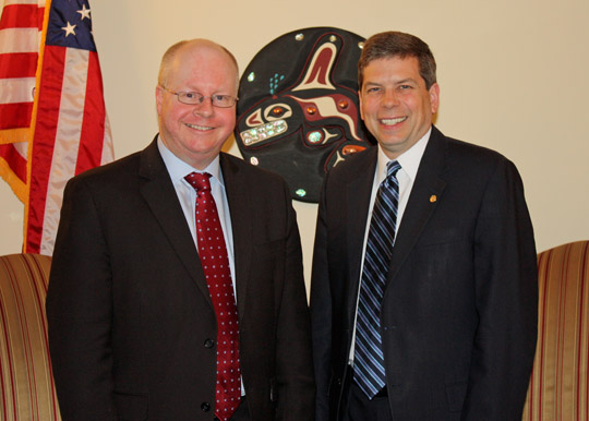 Morten Høglund og senator Mark Begich