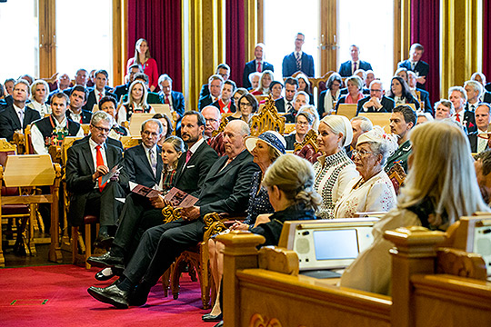 Kongefamilien var til stede under minnemøtet. Foto: Erlend Aas/NTB scanpix/Stortinget.