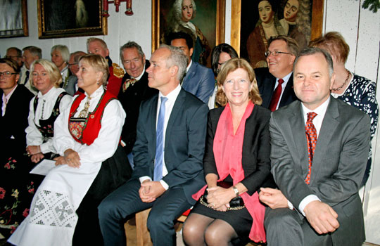 Blant gjestene i Rikssalen under feiringen av fredningen, fra venstre: Statsråd Thorild Widvey, statsråd Jan Tore Sanner, Stortingets direktør Ida Børresen og stortingspresident Olemic Thommessen.