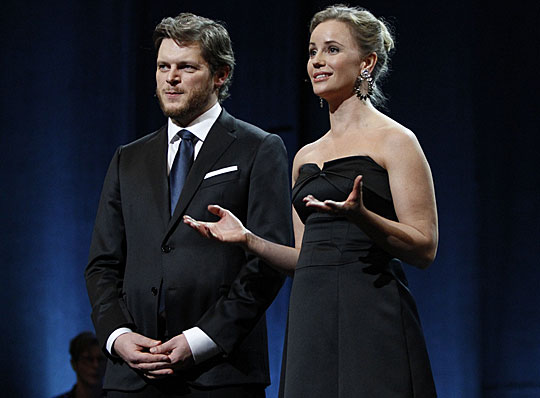 Hans Olav Brenner og Sofia Helin ledet prisgallaen i operaen. Foto: Stortinget/Terje Heiestad.