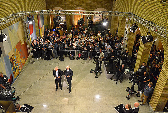 Partilederrunde i vandrehallen.