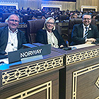 Den norske delegasjonen representert ved Geir Jørgen Bekkevold, Marit Arnstad og Ulf Leirstein. Foto: Stortinget.