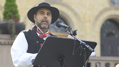 Stortingspresident Masud Gharahkhani holdt tale på Eidsvolls plass på nasjonaldagen. Foto: Stortinget.