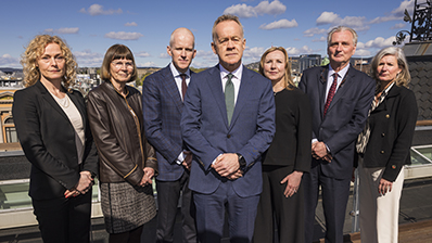 Commission of enquiry, from left to right: Sunniva Engh, Toril Johansson, Hugo Munthe Kaas, Amund Djuve (chair), Kjersti Buun Nygaard (vice chair), Axel Wernhoff and Pia Therese Jansen. Photo: Storting