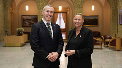 Nyvalgt delegasjonsleder Marius Arion Nilsen og nyvalgt nestleder Maria Aasen-Svensrud. Foto: Stortinget.