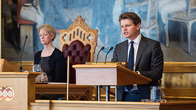 Ine Eriksen Søreide (Conservative Party) puts a question to Minister of Defence Tore O. Sandvik (Labour Party) during the debate on the Long-Term Defence Plan on 12th June 2026. Photo: Storting