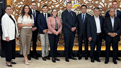 Stortingets delegasjon til EFTAs parlamentarikerkomité sammen med malaysiske parlamentarikere. Foto: Stortinget.