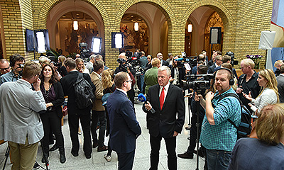 Fasaden før prosjektet startet. Den nye innmaten vil ikke få tilbyggene på taket. Tilbyggene var der ikke originalt og har kommet etter utallige ombygginger gjennom de siste hundre årene. Foto: Stortinget.