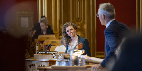 Ingrid Liland (Green Party) debating with Minister of Finance Jens Stoltenberg (Labour Party)