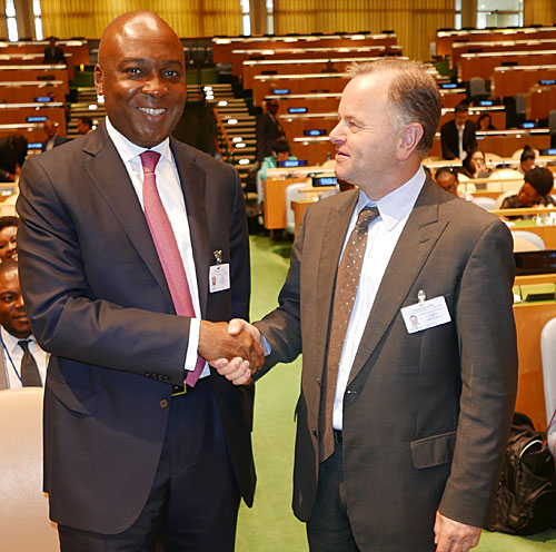 Parlamentspresident i Nigeria Amadou Salifou  i samtale med stortingspresident Olemic Thommessen. Foto: Stortinget.